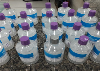 Dono de farmácia é conduzido à Central de Flagrantes de Timon por vender álcool em gel falso